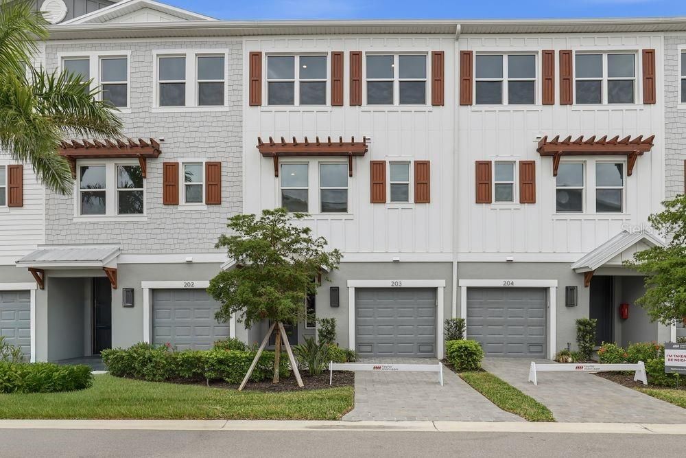 For Sale: $395,000 (4 beds, 3 baths, 1867 Square Feet)