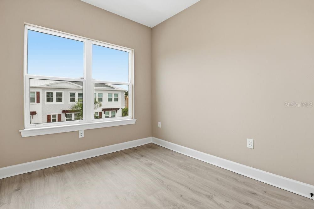 For Sale: $395,000 (4 beds, 3 baths, 1867 Square Feet)