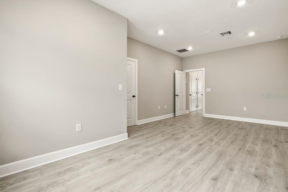 For Sale: $395,000 (4 beds, 3 baths, 1867 Square Feet)