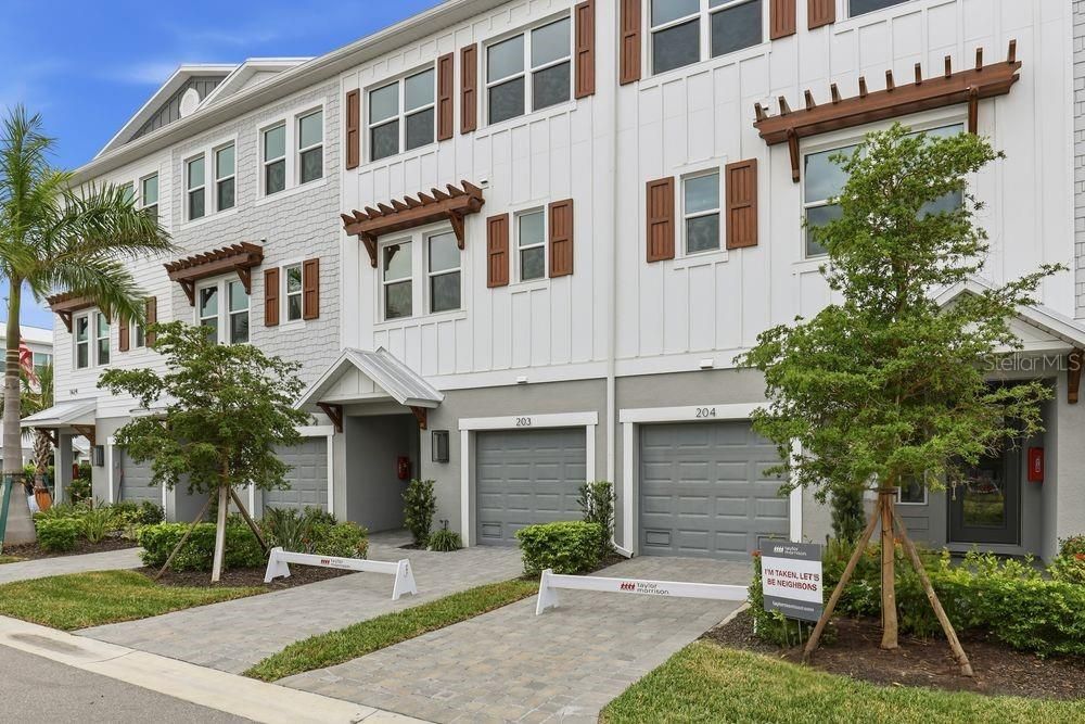 For Sale: $395,000 (4 beds, 3 baths, 1867 Square Feet)