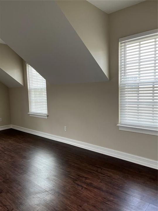 出租: $1,600 (1 贝兹, 1 浴室, 807 平方英尺)