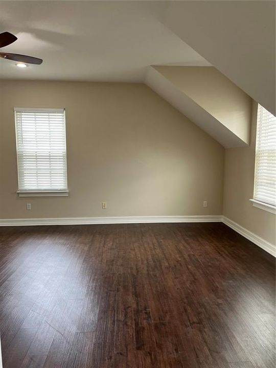 出租: $1,600 (1 贝兹, 1 浴室, 807 平方英尺)