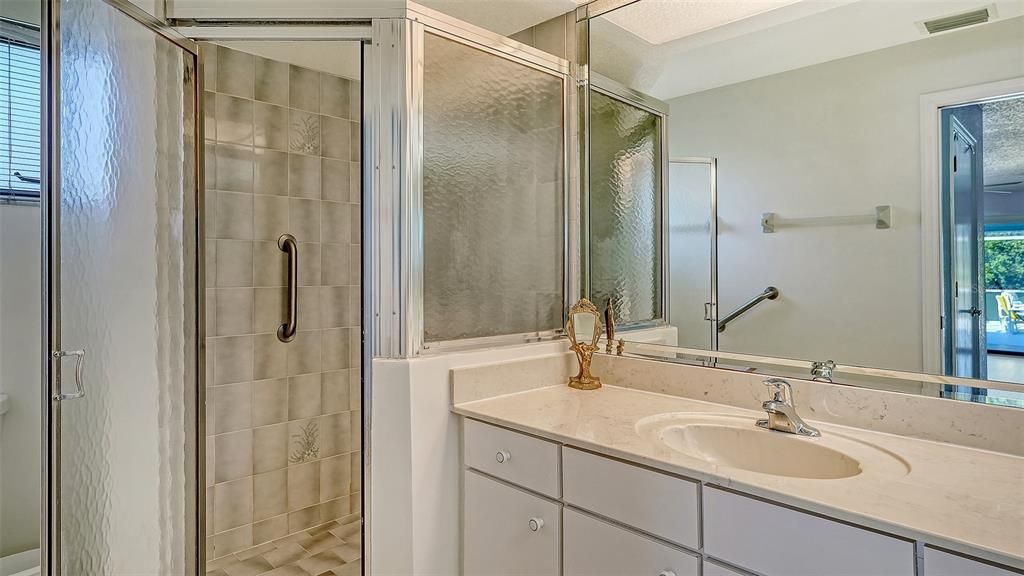 Под контрактом: $364,000 (3 спален, 2 ванн, 1871 Квадратных фут)