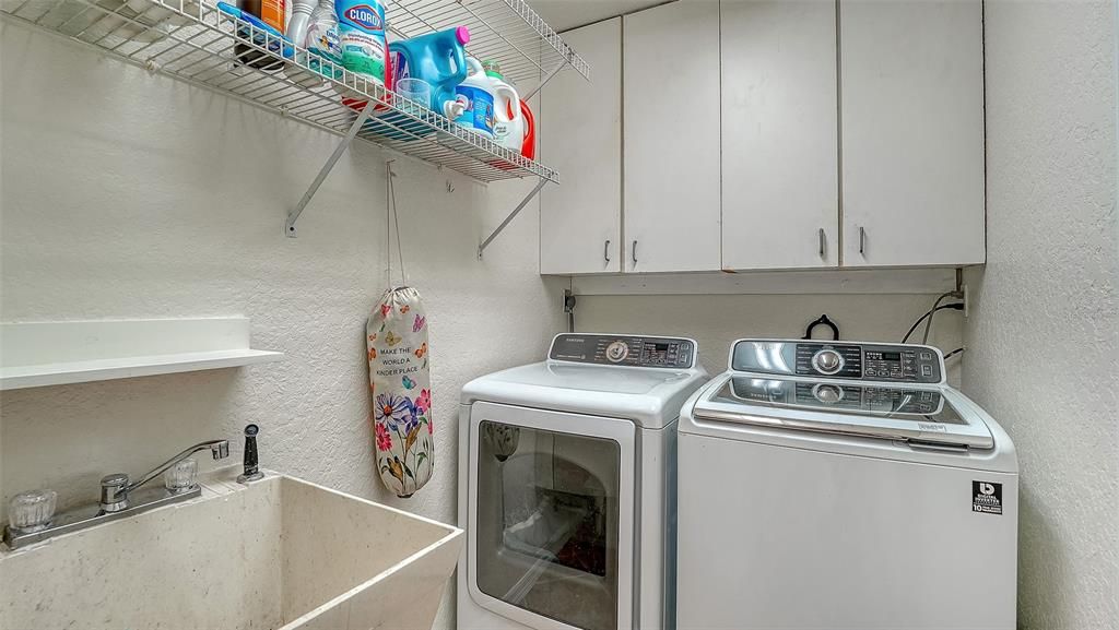 Под контрактом: $364,000 (3 спален, 2 ванн, 1871 Квадратных фут)