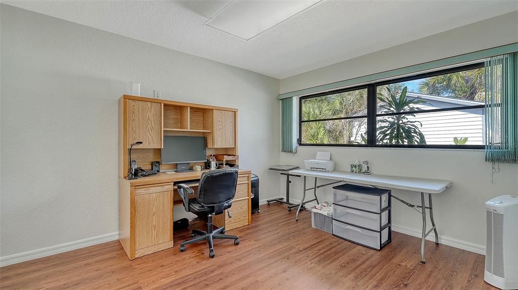 Под контрактом: $364,000 (3 спален, 2 ванн, 1871 Квадратных фут)