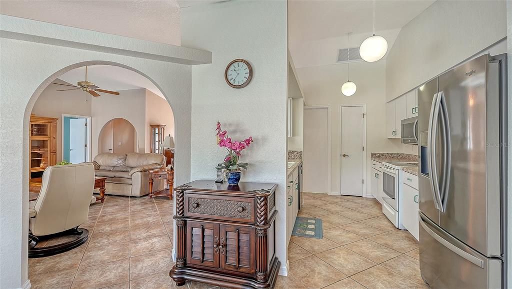 Под контрактом: $364,000 (3 спален, 2 ванн, 1871 Квадратных фут)