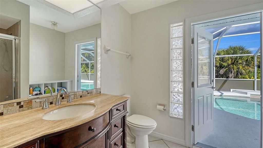 Под контрактом: $364,000 (3 спален, 2 ванн, 1871 Квадратных фут)