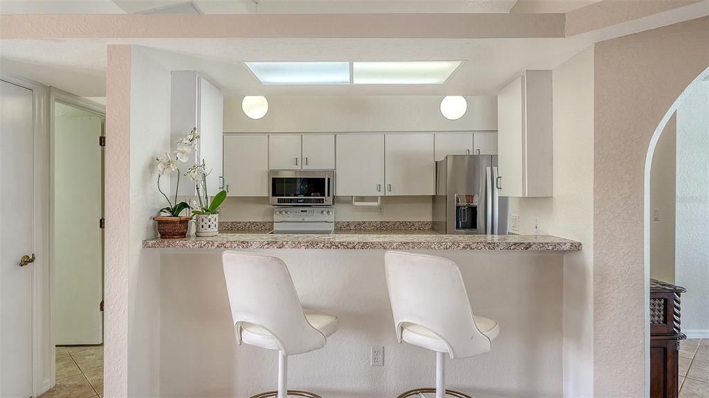 Под контрактом: $364,000 (3 спален, 2 ванн, 1871 Квадратных фут)