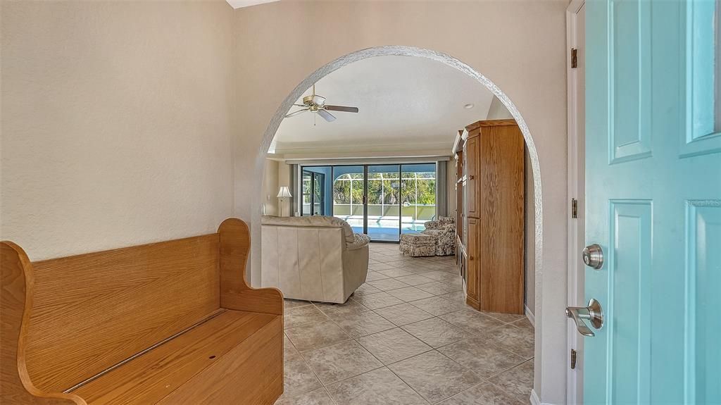 Под контрактом: $364,000 (3 спален, 2 ванн, 1871 Квадратных фут)