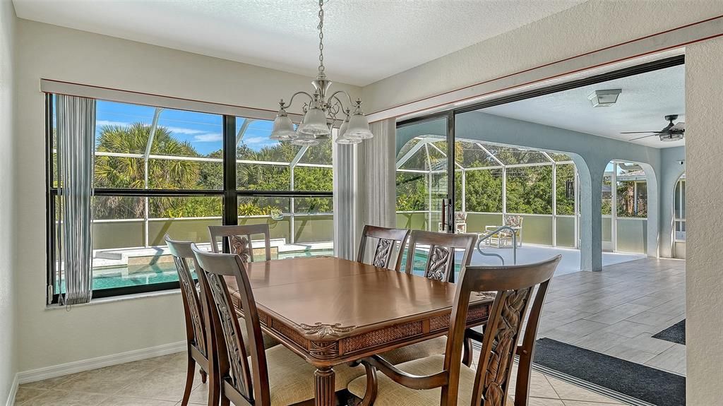 Под контрактом: $364,000 (3 спален, 2 ванн, 1871 Квадратных фут)