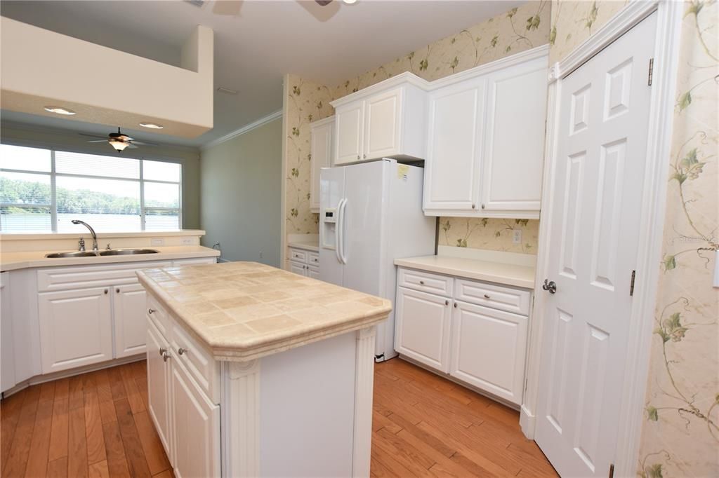 出租: $2,160 (3 贝兹, 2 浴室, 2115 平方英尺)