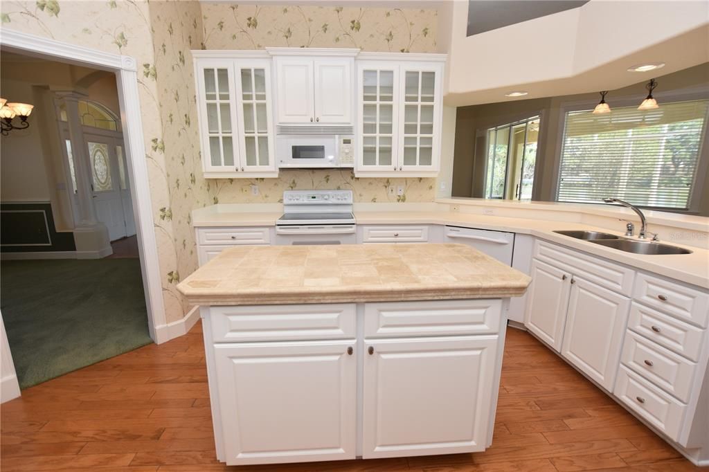 出租: $2,160 (3 贝兹, 2 浴室, 2115 平方英尺)