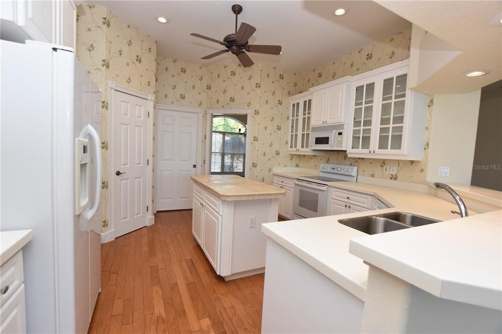 出租: $2,160 (3 贝兹, 2 浴室, 2115 平方英尺)