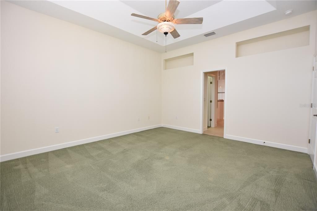 出租: $2,160 (3 贝兹, 2 浴室, 2115 平方英尺)