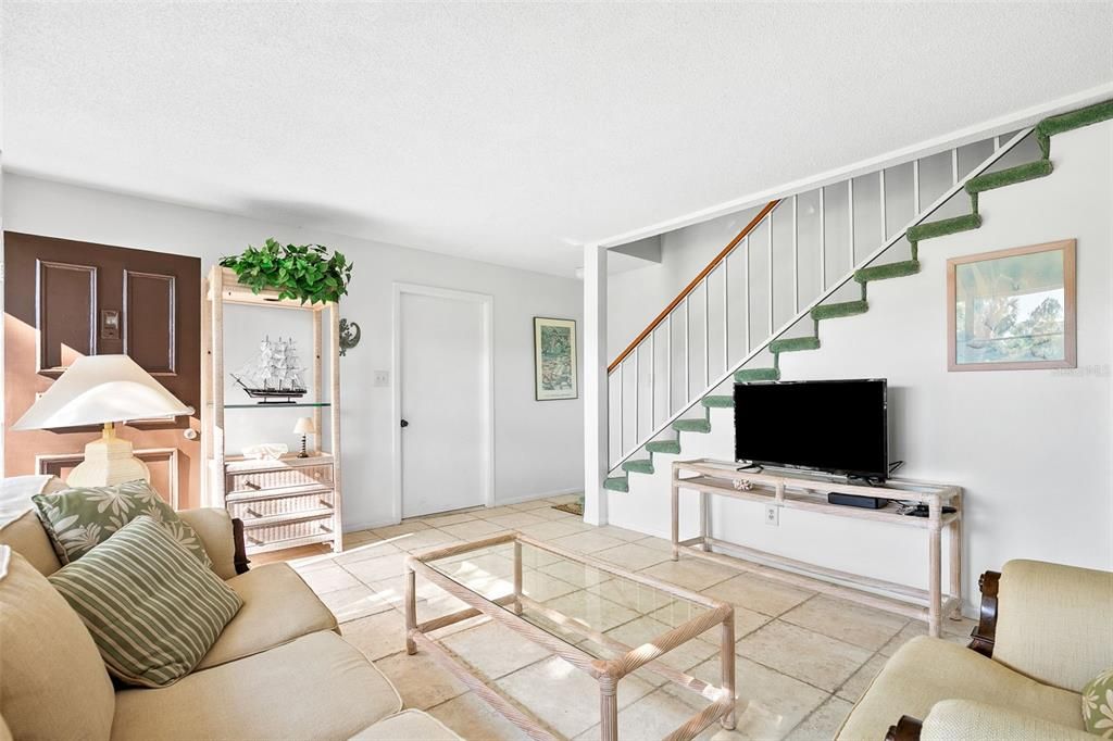 For Sale: $530,000 (2 beds, 1 baths, 1008 Square Feet)