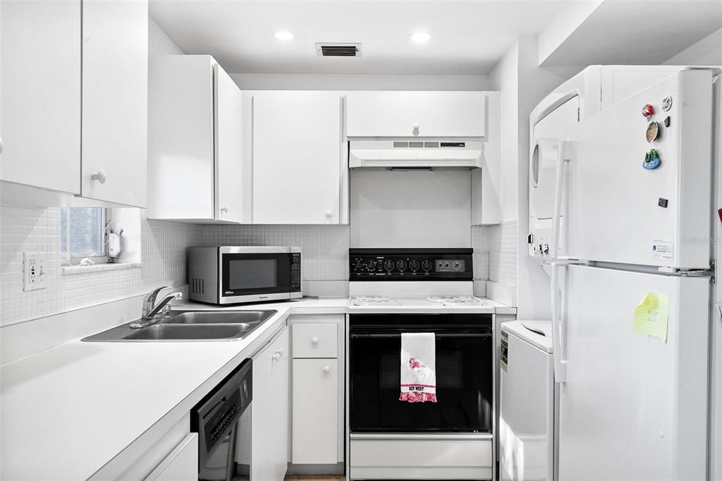 For Sale: $530,000 (2 beds, 1 baths, 1008 Square Feet)