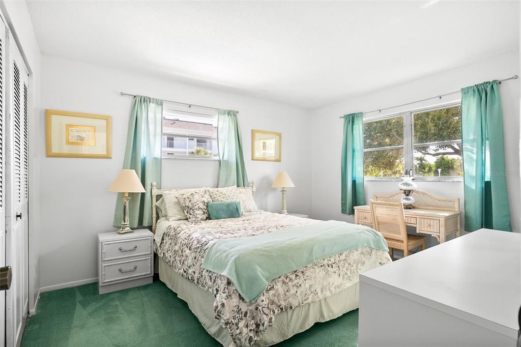 For Sale: $530,000 (2 beds, 1 baths, 1008 Square Feet)