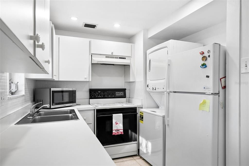 For Sale: $530,000 (2 beds, 1 baths, 1008 Square Feet)