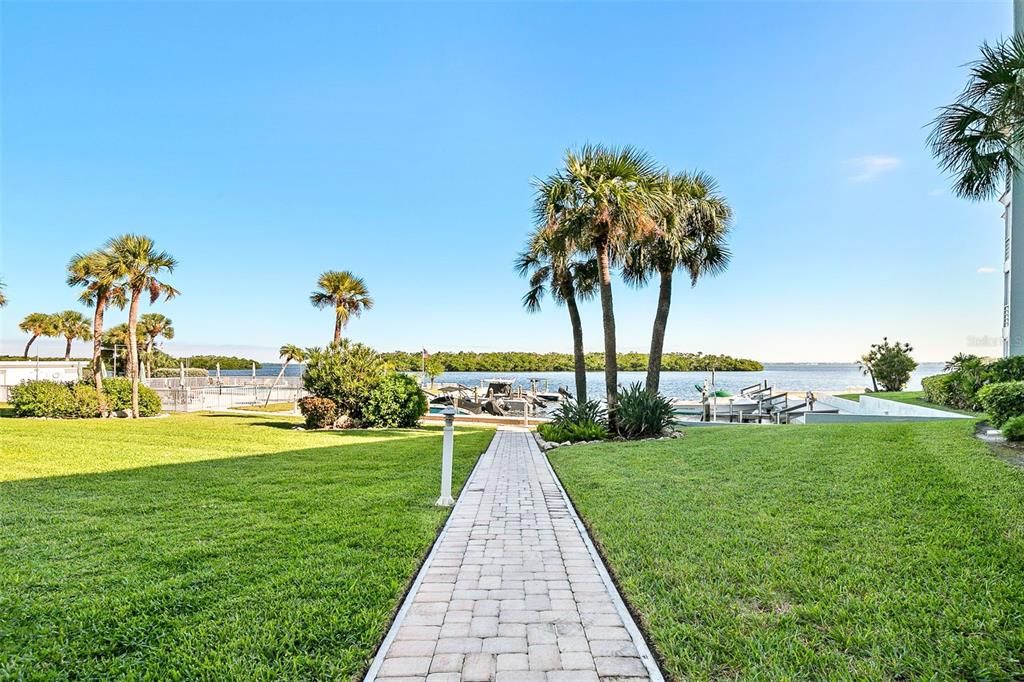 For Sale: $530,000 (2 beds, 1 baths, 1008 Square Feet)