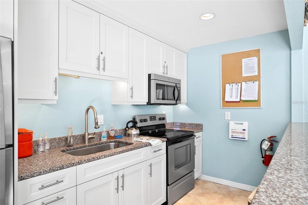 For Sale: $530,000 (2 beds, 1 baths, 1008 Square Feet)