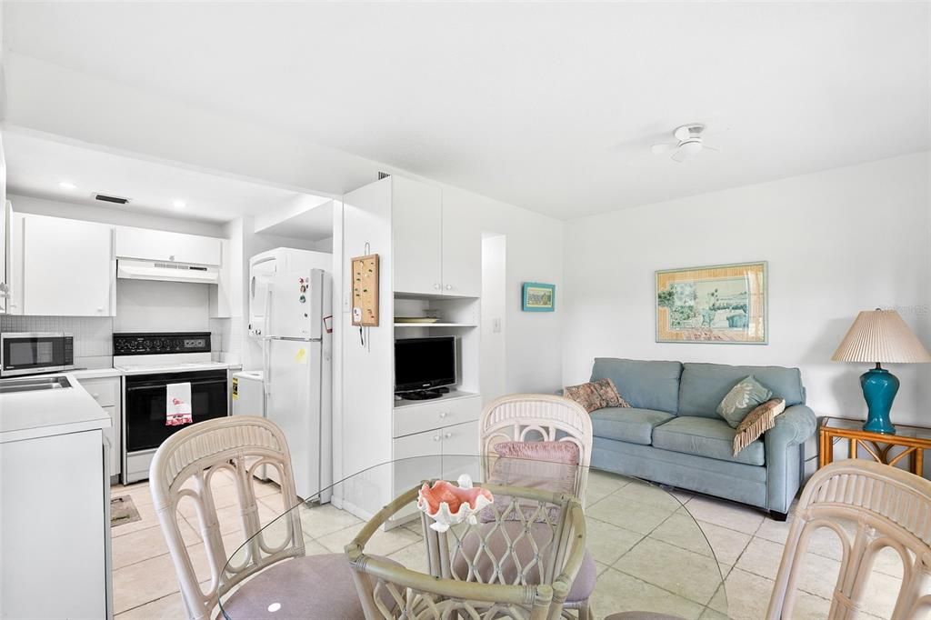 For Sale: $530,000 (2 beds, 1 baths, 1008 Square Feet)