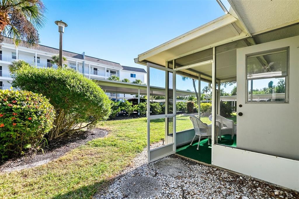 For Sale: $530,000 (2 beds, 1 baths, 1008 Square Feet)