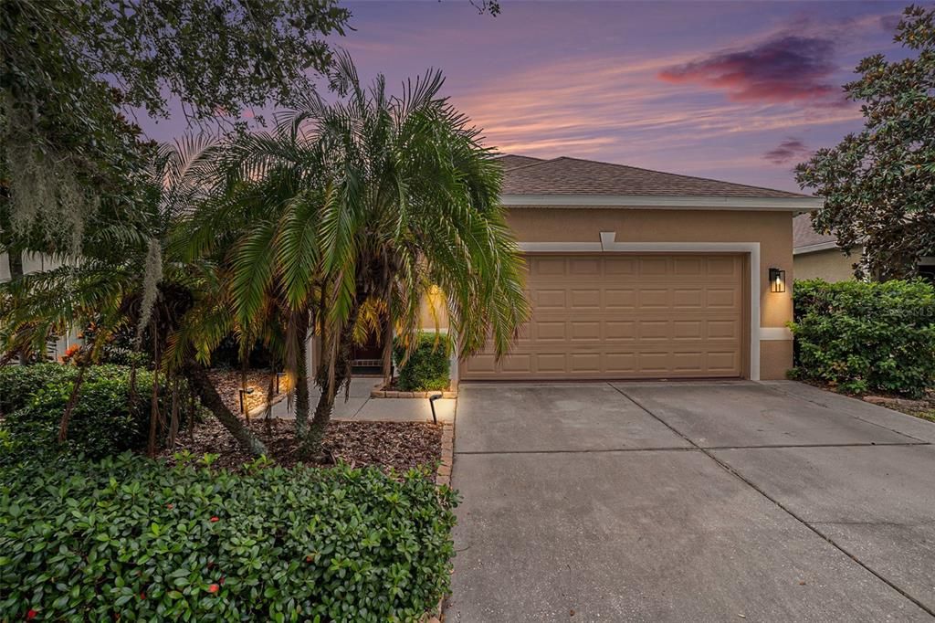 Под контрактом: $369,000 (3 спален, 2 ванн, 1840 Квадратных фут)