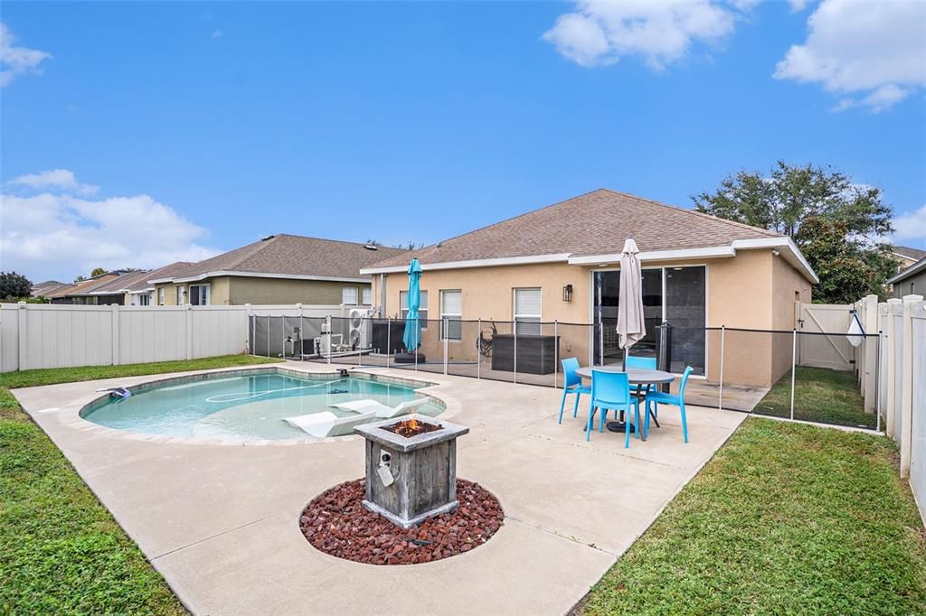 Под контрактом: $369,000 (3 спален, 2 ванн, 1840 Квадратных фут)