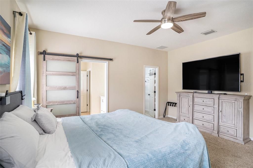 Под контрактом: $369,000 (3 спален, 2 ванн, 1840 Квадратных фут)