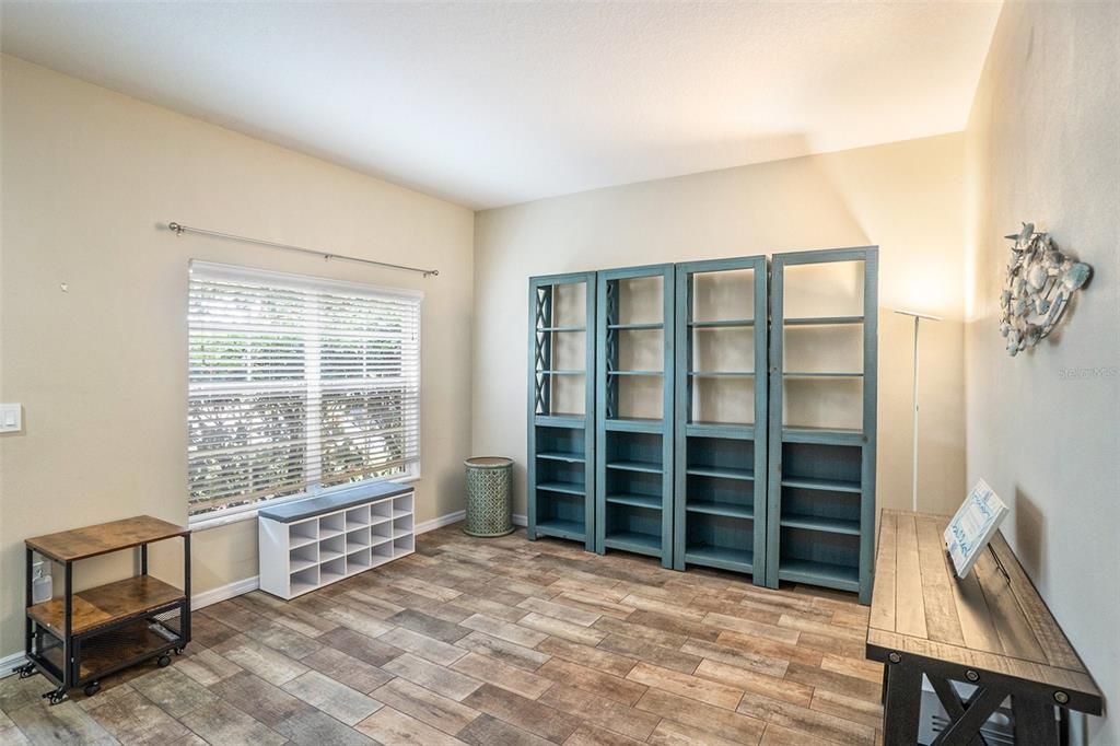 Под контрактом: $369,000 (3 спален, 2 ванн, 1840 Квадратных фут)