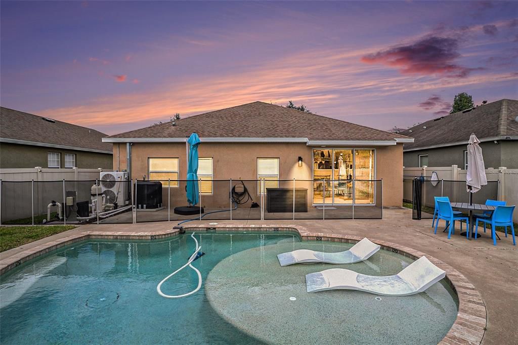 Под контрактом: $369,000 (3 спален, 2 ванн, 1840 Квадратных фут)