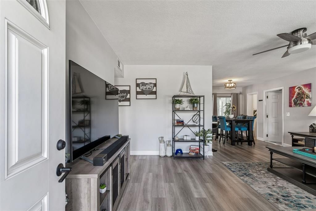 For Sale: $385,000 (2 beds, 2 baths, 1182 Square Feet)