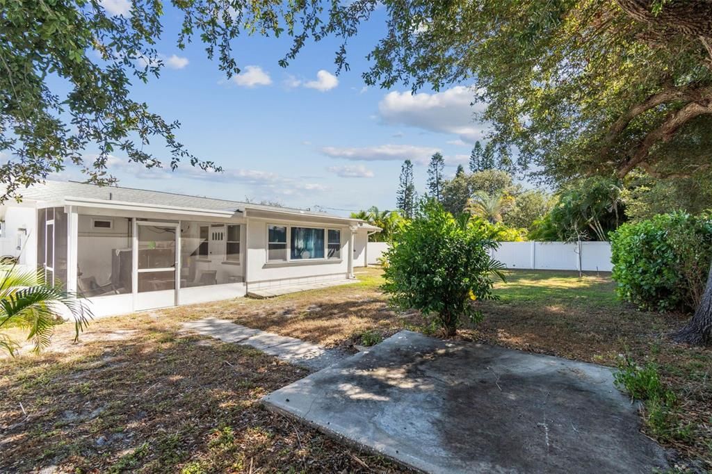 For Sale: $385,000 (2 beds, 2 baths, 1182 Square Feet)