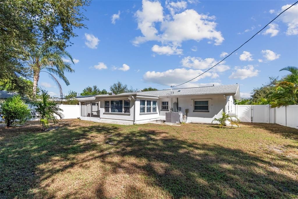 For Sale: $385,000 (2 beds, 2 baths, 1182 Square Feet)