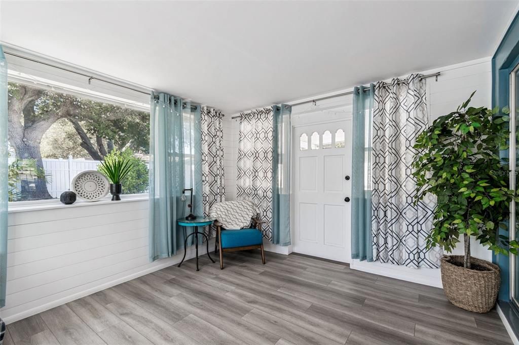 For Sale: $385,000 (2 beds, 2 baths, 1182 Square Feet)