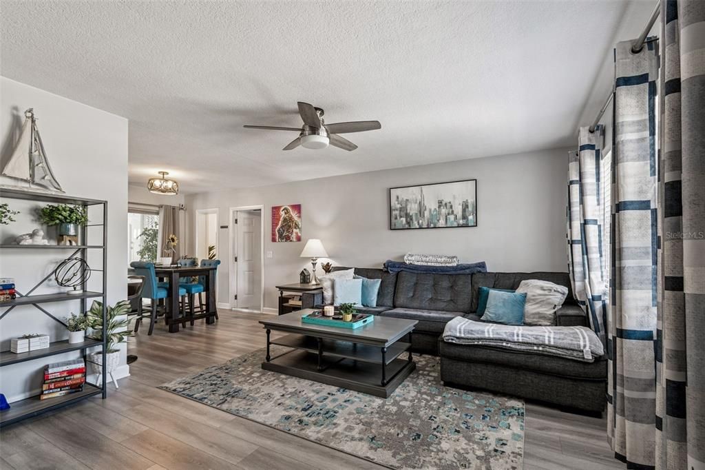 For Sale: $385,000 (2 beds, 2 baths, 1182 Square Feet)