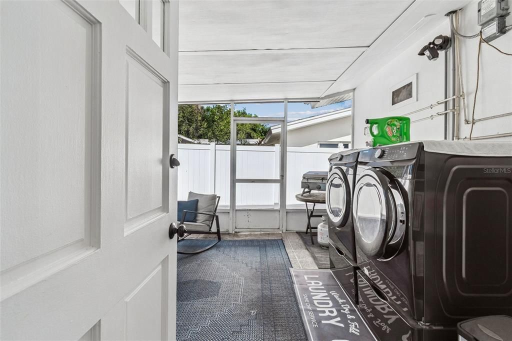 For Sale: $385,000 (2 beds, 2 baths, 1182 Square Feet)