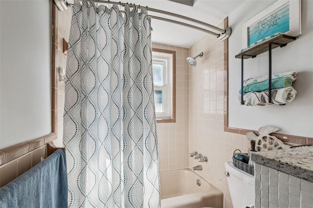 For Sale: $385,000 (2 beds, 2 baths, 1182 Square Feet)