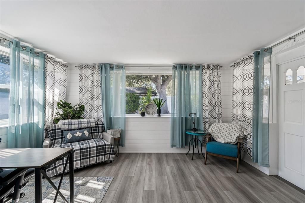 For Sale: $385,000 (2 beds, 2 baths, 1182 Square Feet)