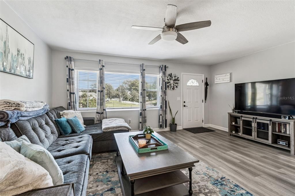 For Sale: $385,000 (2 beds, 2 baths, 1182 Square Feet)