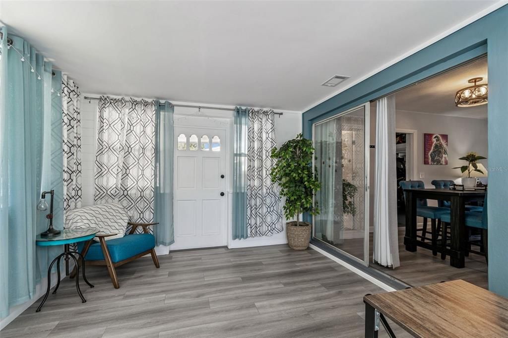 For Sale: $385,000 (2 beds, 2 baths, 1182 Square Feet)