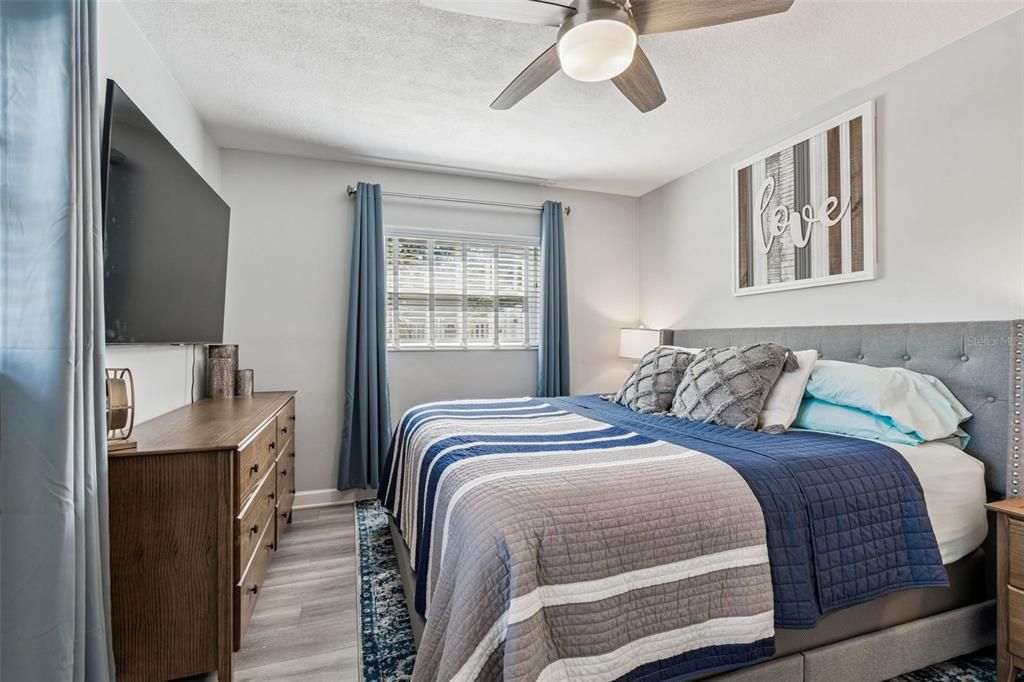 For Sale: $385,000 (2 beds, 2 baths, 1182 Square Feet)