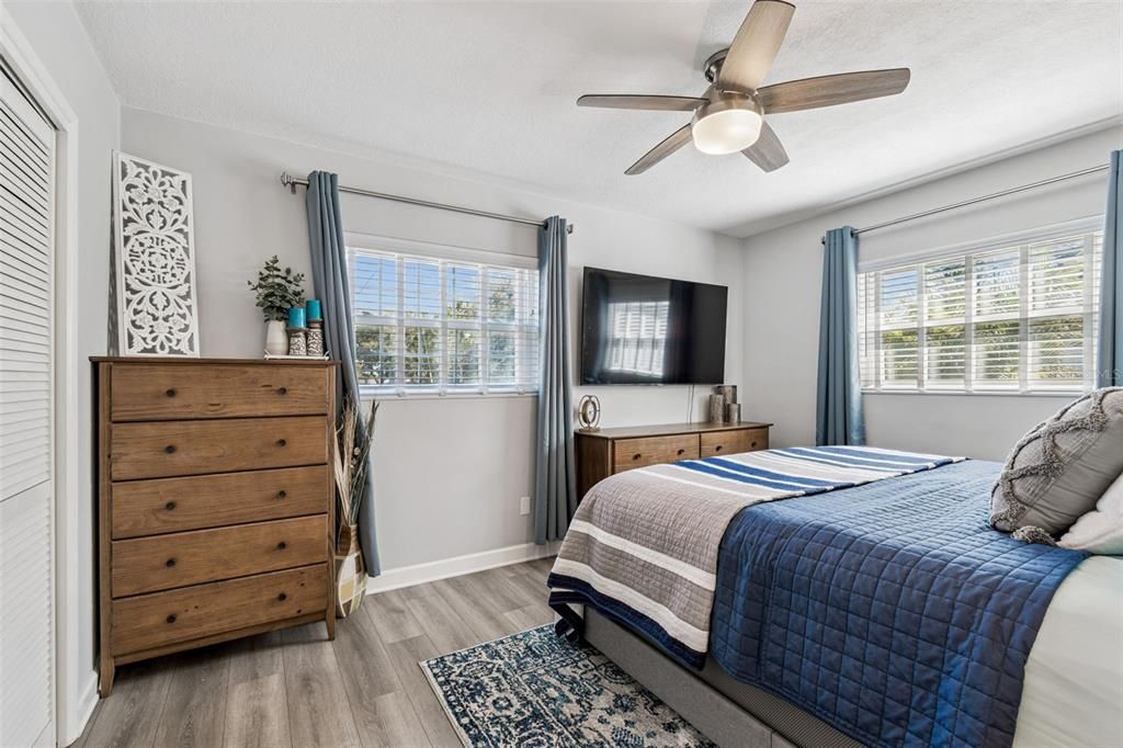 For Sale: $385,000 (2 beds, 2 baths, 1182 Square Feet)