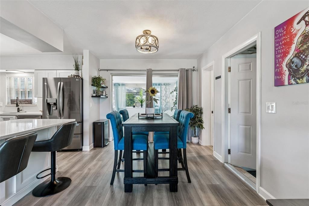 For Sale: $385,000 (2 beds, 2 baths, 1182 Square Feet)