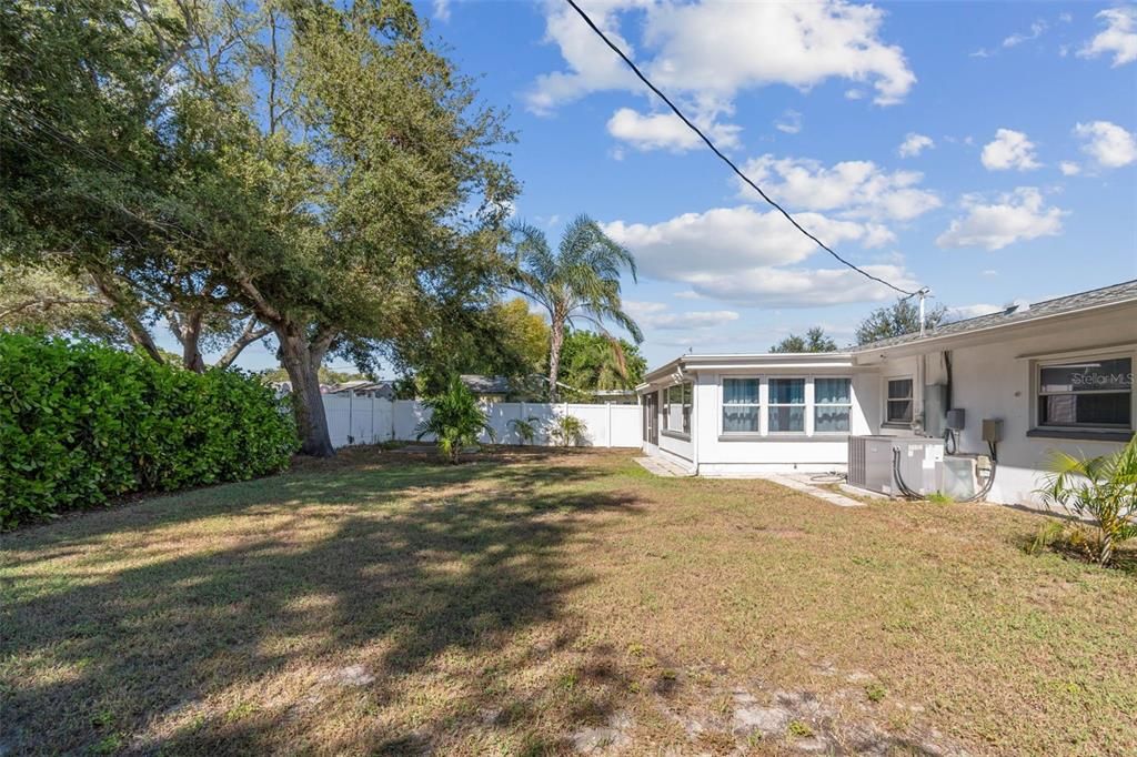 For Sale: $385,000 (2 beds, 2 baths, 1182 Square Feet)