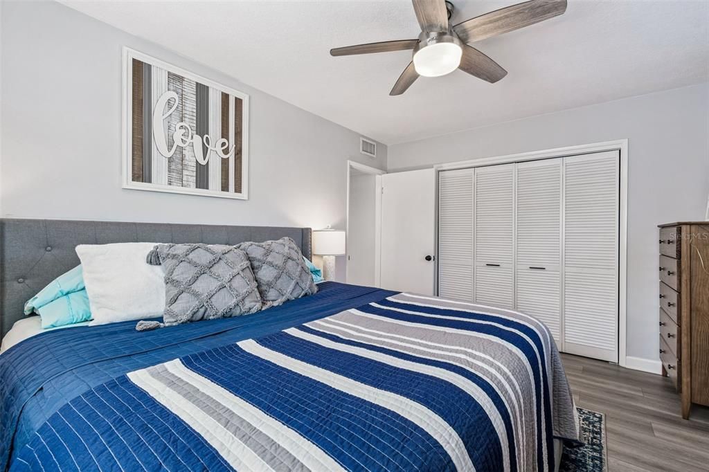 For Sale: $385,000 (2 beds, 2 baths, 1182 Square Feet)