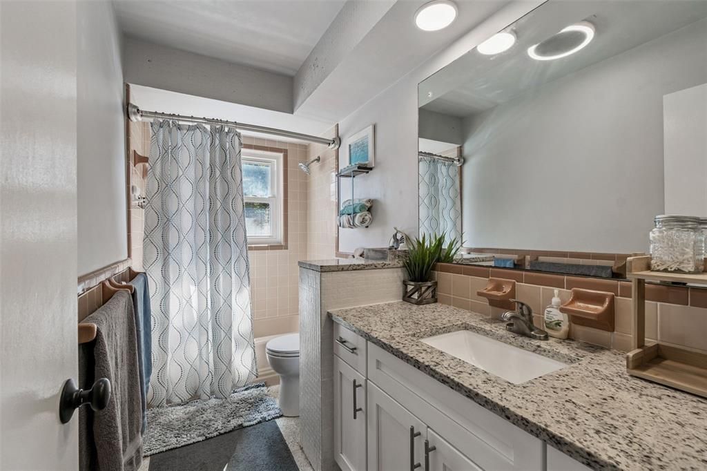 For Sale: $385,000 (2 beds, 2 baths, 1182 Square Feet)