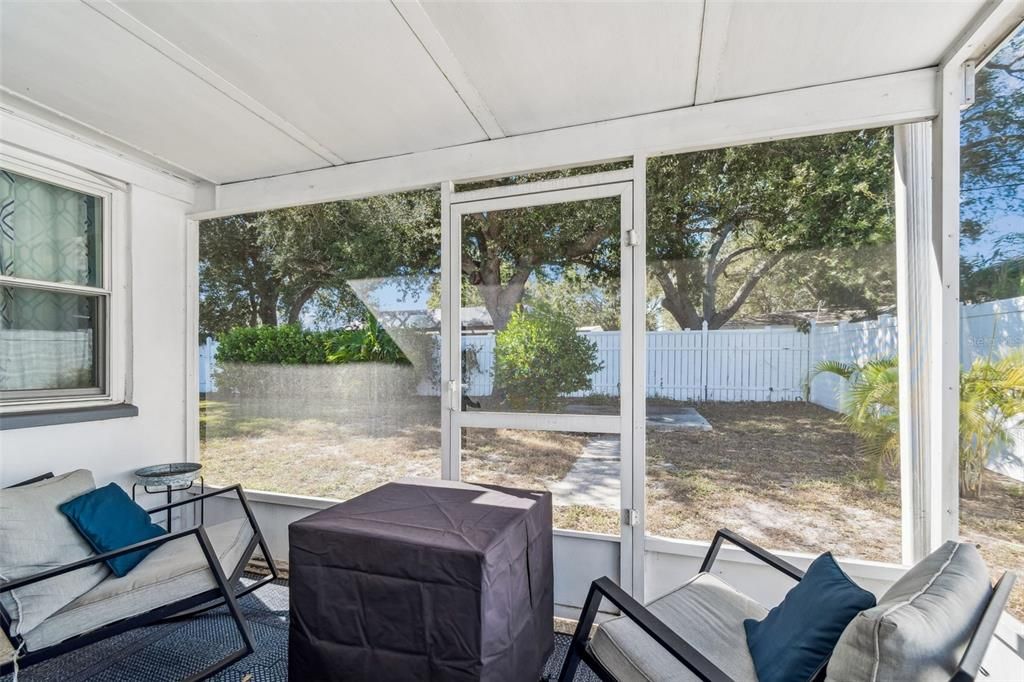 For Sale: $385,000 (2 beds, 2 baths, 1182 Square Feet)