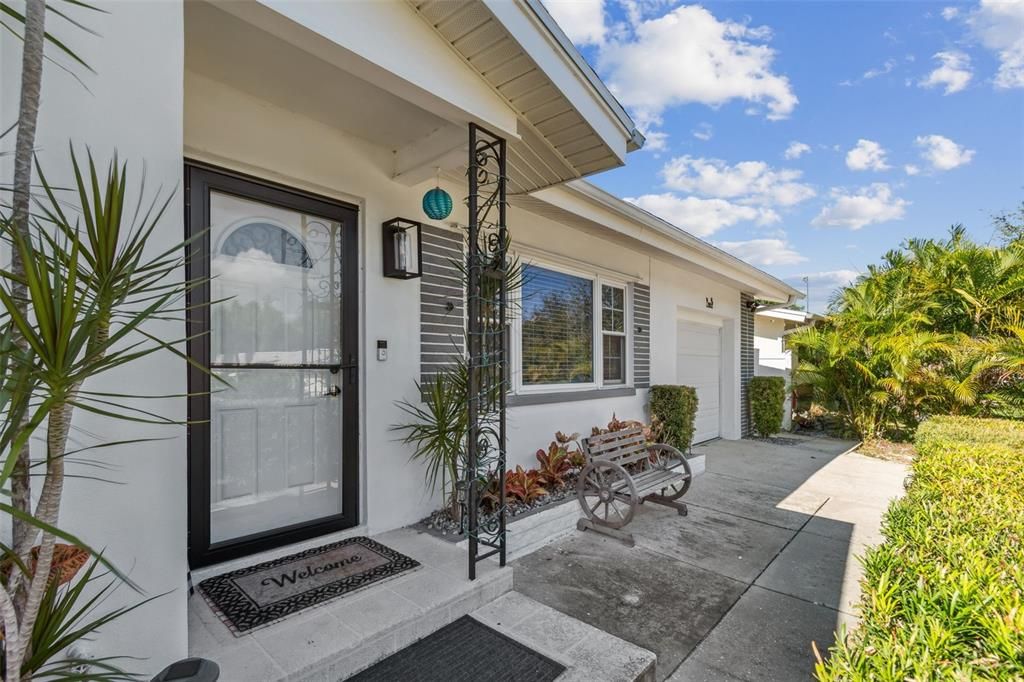 For Sale: $385,000 (2 beds, 2 baths, 1182 Square Feet)