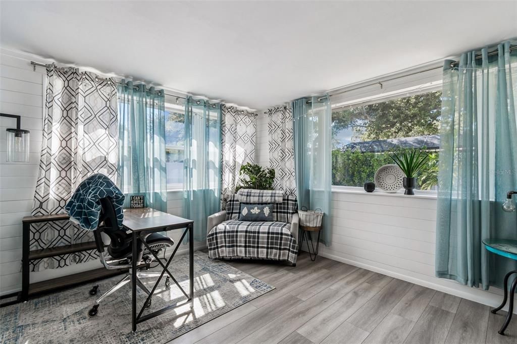 For Sale: $385,000 (2 beds, 2 baths, 1182 Square Feet)